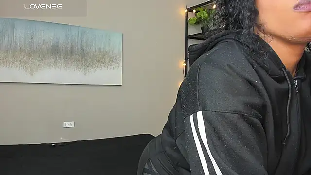 Briana Wells  online show from 11, 5, 2026