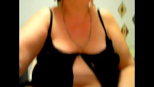 Snapshot of Hyllda chatting on 17, 6, 2026 Hyllda online show from 17, 6, 2026
