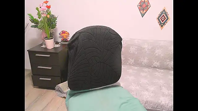 Hyllda online show from 8, 10, 2025