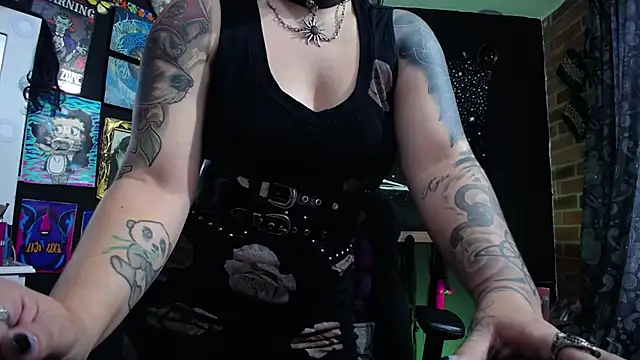 Yourmadame P online show from 7, 2, 2025