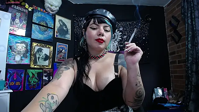 Yourmadame P online show from 12, 3, 2025