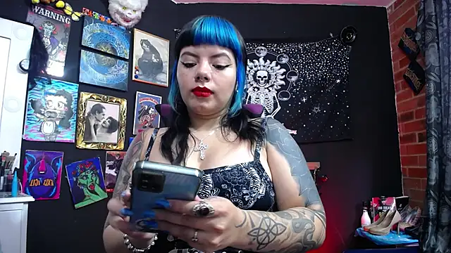 Yourmadame P online show from 3, 2, 2025