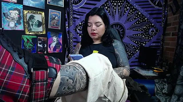 Yourmadame P online show from 18, 4, 2026