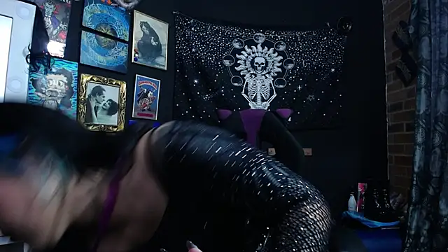 Yourmadame P online show from 11, 2, 2025