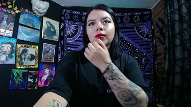 Yourmadame P online show from 6, 11, 2025