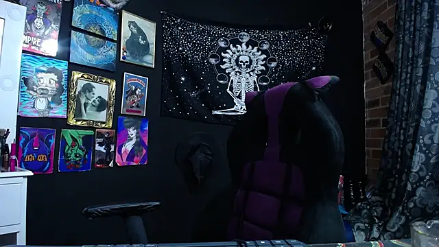 Yourmadame P online show from 3, 3, 2025