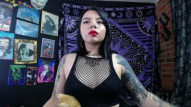 Yourmadame P online show from 25, 11, 2025