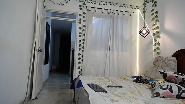 ivonne  hott1 online show from 20, 12, 2025