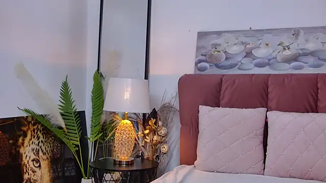 NicolLopeze online show from 28, 1, 2025