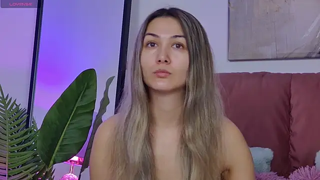 NicolLopeze online show from 17, 11, 2025