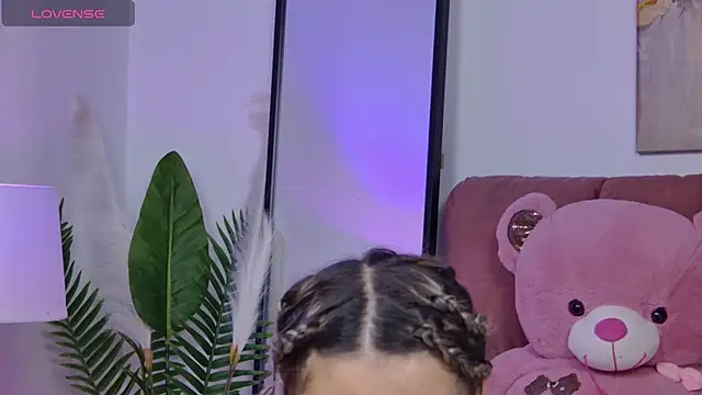 NicolLopeze online show from 19, 11, 2025