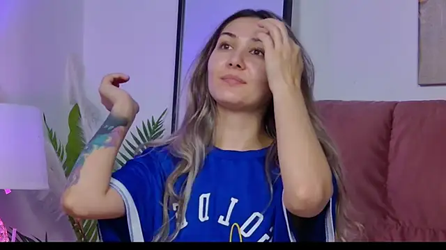 NicolLopeze online show from 27, 11, 2025