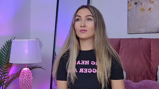 NicolLopeze online show from 10, 10, 2025