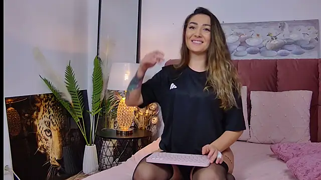 NicolLopeze online show from 24, 1, 2025