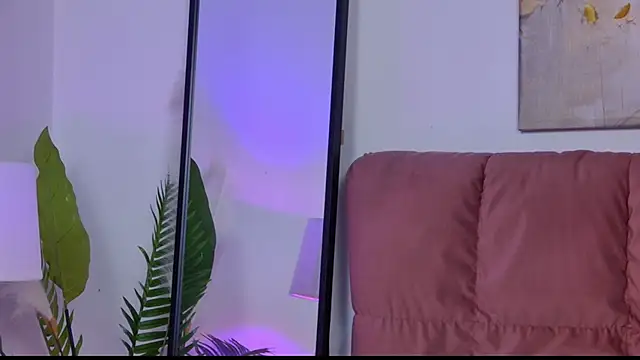 NicolLopeze online show from 24, 11, 2025