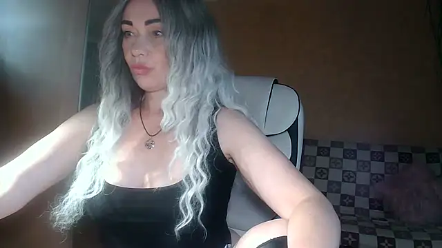 Snapshot of Roxolana_Drim chatting on 8, 7, 2026 Roxolana Drim online show from 8, 7, 2026