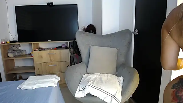 natalie fox23 online show from 29, 1, 2025