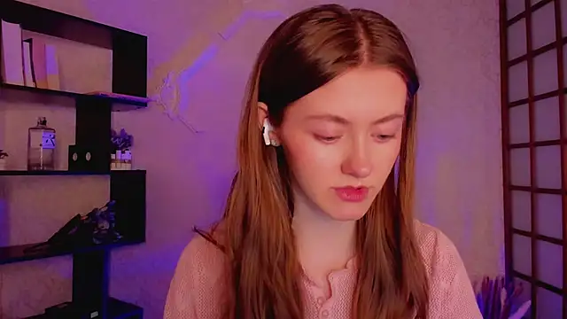 KateCuddle online show from 4, 2, 2025