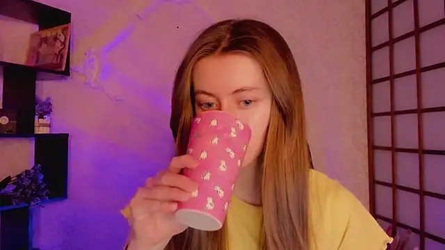 KateCuddle online show from 18, 2, 2025