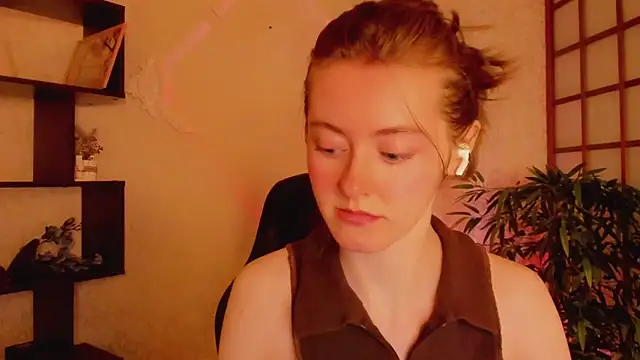 KateCuddle online show from 13, 3, 2025