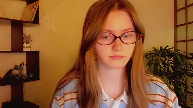 KateCuddle online show from 12, 3, 2025