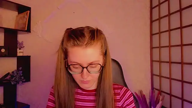 KateCuddle online show from 25, 2, 2025