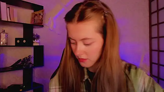 KateCuddle online show from 28, 1, 2025