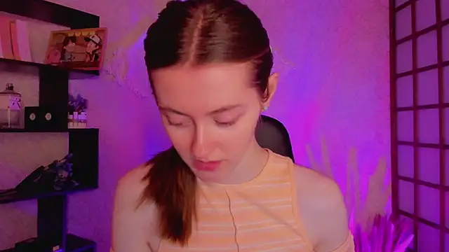 KateCuddle online show from 5, 2, 2025