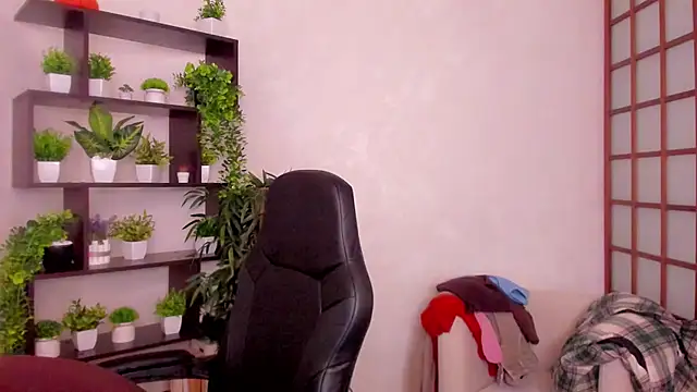 KateCuddle online show from 1, 10, 2025