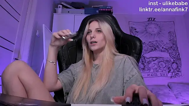 Snapshot of Anna_Fink chatting on 5, 10, 2025 Anna Fink online show from 5, 10, 2025