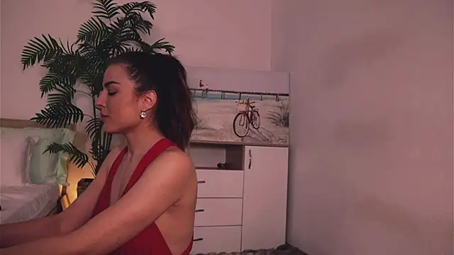 Misslullu online show from 8, 11, 2025