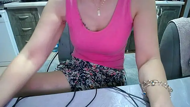 Snapshot of AmazingBitch chatting on 19, 6, 2026 AmazingBitch online show from 19, 6, 2026