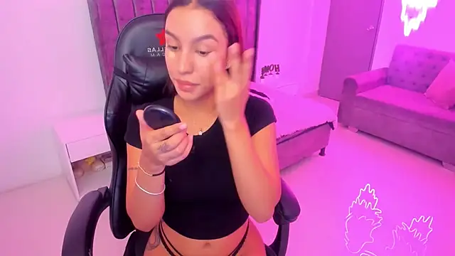 xiomara  cortes online show from 17, 11, 2025