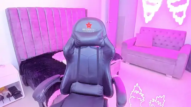 xiomara  cortes online show from 7, 11, 2025