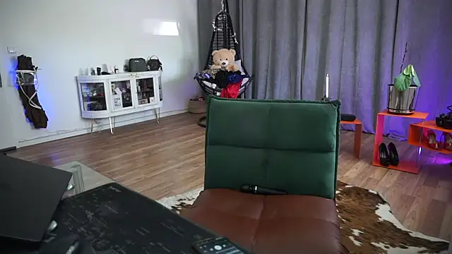 LaraPunkt online show from 8, 4, 2026