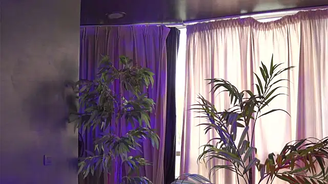 HotSkinnyX online show from 20, 9, 2025