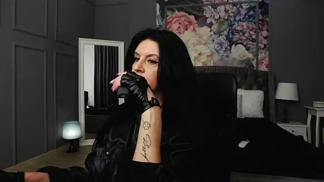 DomMelissaW online show from 25, 2, 2025