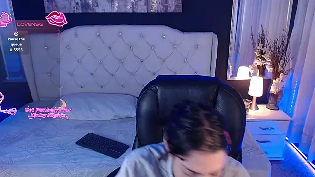 LiaVillalobos online show from 2, 12, 2025