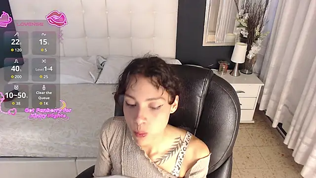 LiaVillalobos online show from 17, 12, 2025