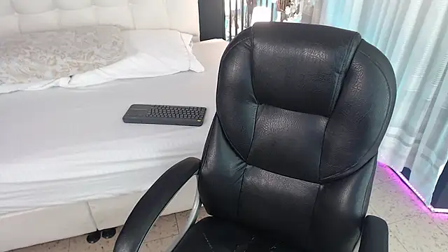 LiaVillalobos online show from 26, 3, 2026