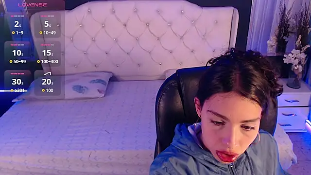 LiaVillalobos online show from 4, 10, 2025