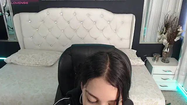 LiaVillalobos online show from 13, 9, 2025