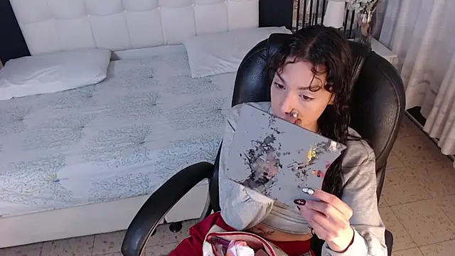 LiaVillalobos online show from 22, 12, 2025