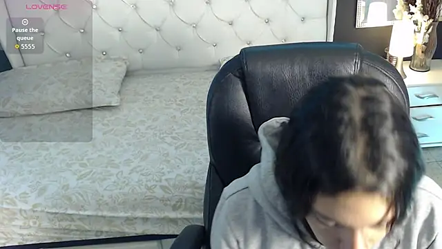 LiaVillalobos online show from 17, 10, 2025