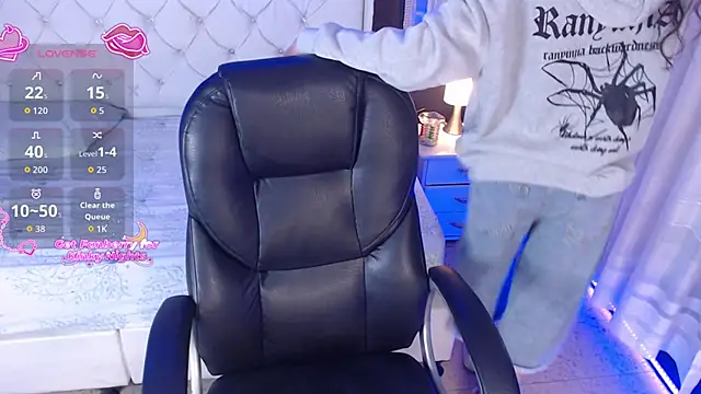 LiaVillalobos online show from 28, 11, 2025