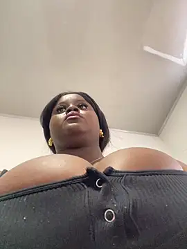 Snapshot of sharik-browns chatting on 28, 4, 2026 sharik-browns online show from 28, 4, 2026