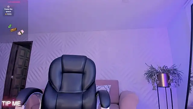 SophieBarnett online show from 15, 4, 2026