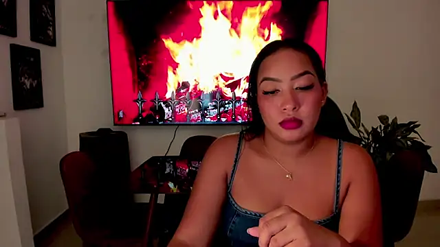 brunetenikole02 online show from 20, 10, 2025