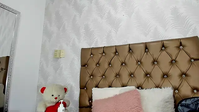 luna evaa online show from 10, 9, 2025