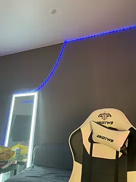 julia fly online show from 24, 2, 2026